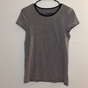 Women’s Medium Gap Feather Tee T-shirt